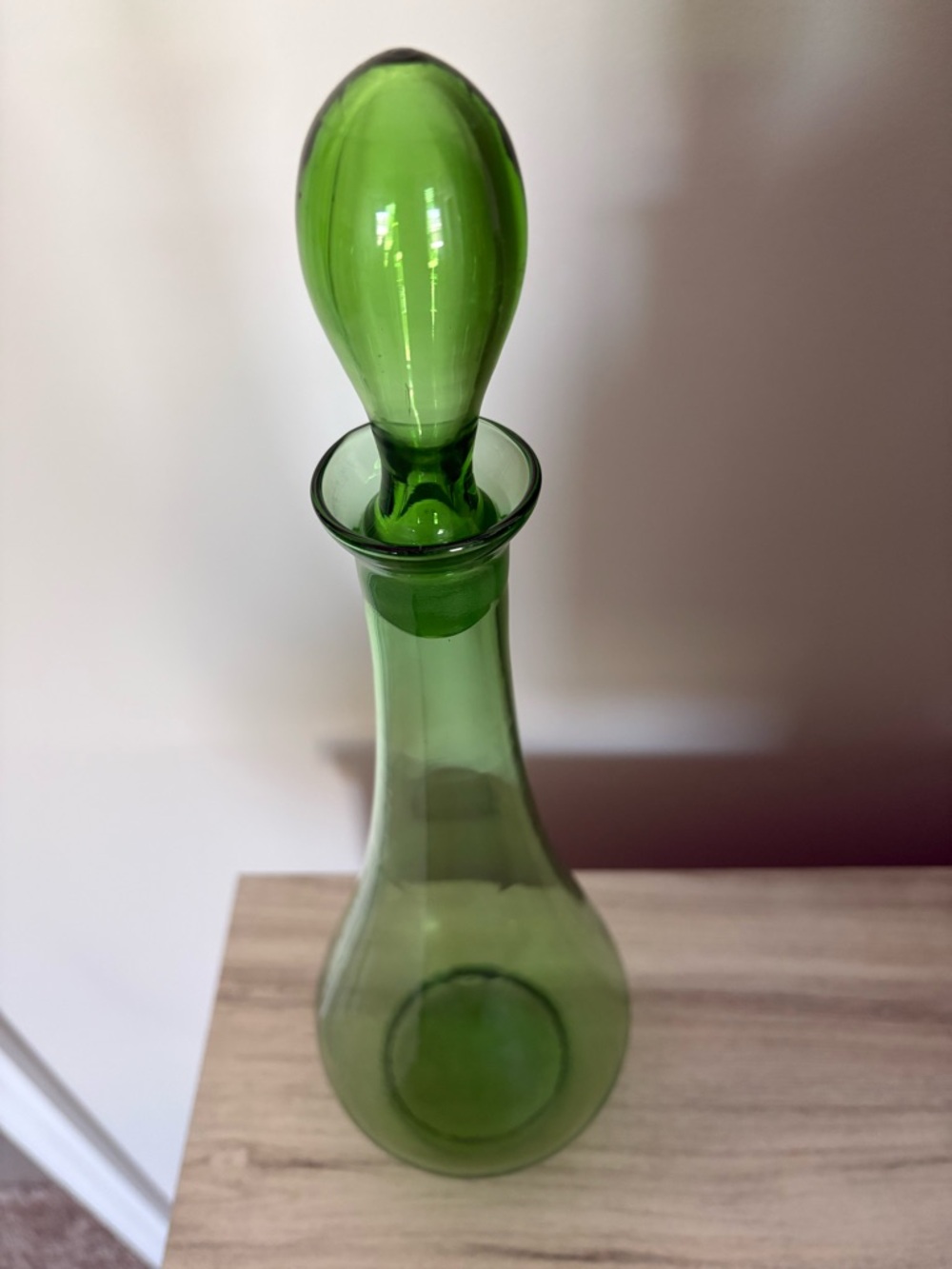 Classic Mid-Century Italian Glass Decanter with Stopper - Avocado Green - Picture 3 of 5